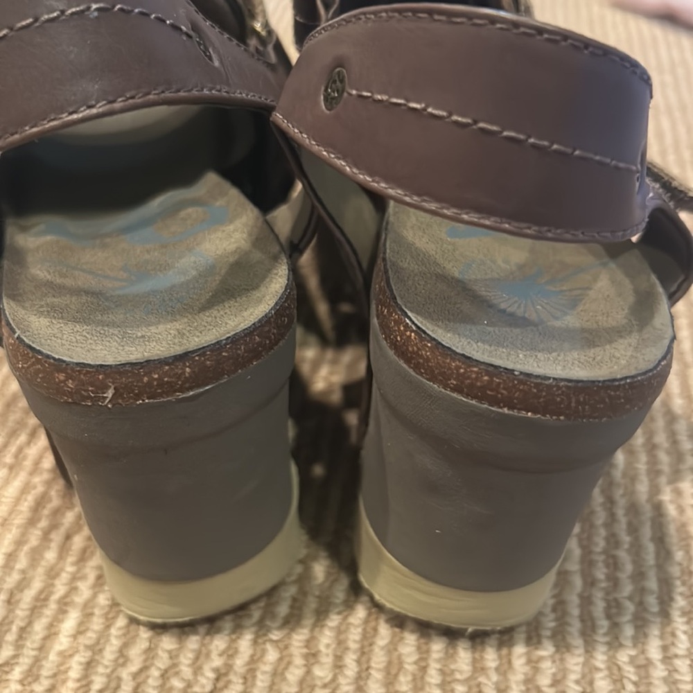 NEW OTBT waypoint distressed wedge Brown Wedge Sandals size 9 - Picture 11 of 12